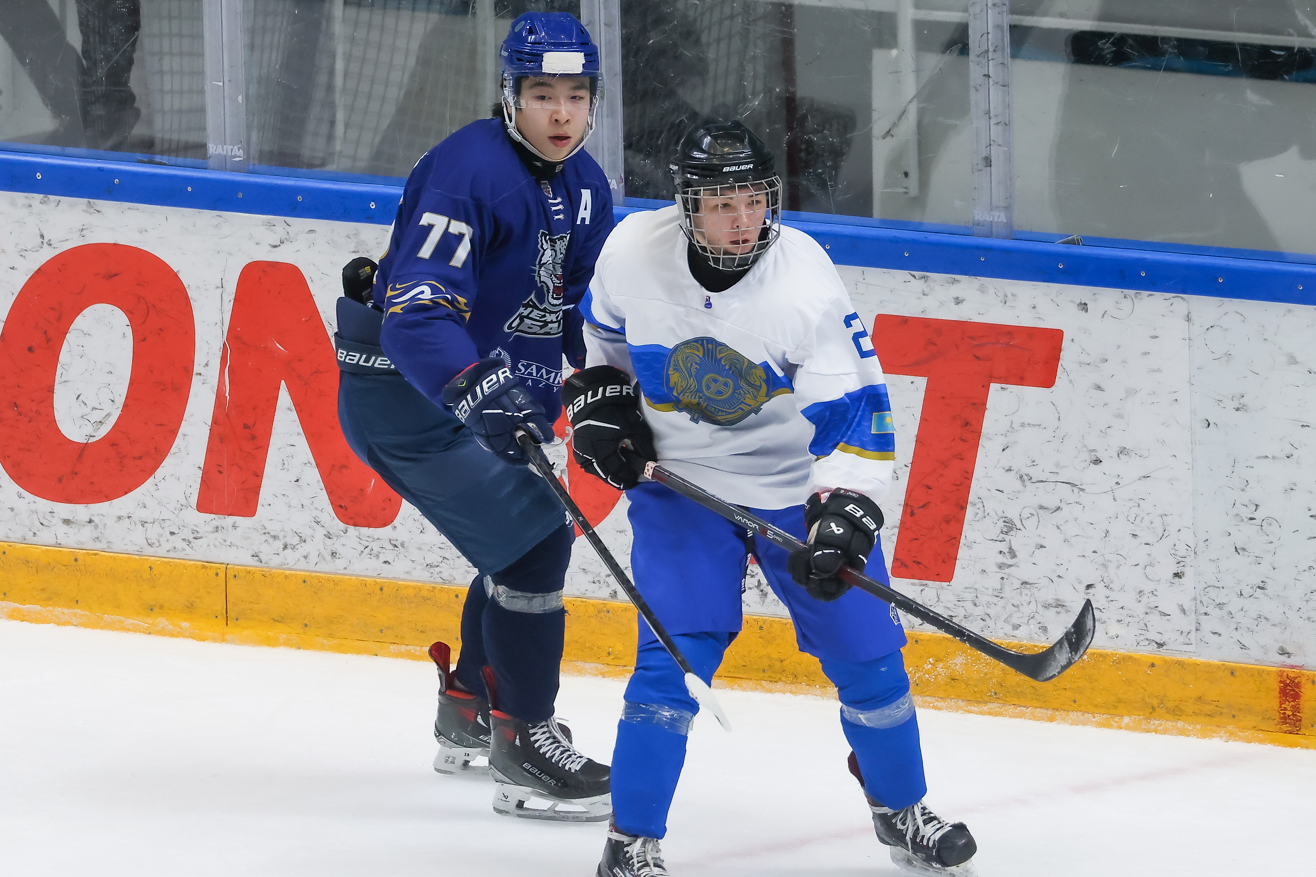Товарищеский матч юношеской сборной со "Снежными барсами"